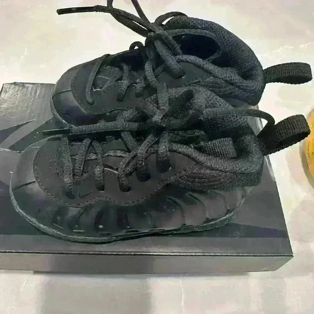 Kids Nike Little posited one
